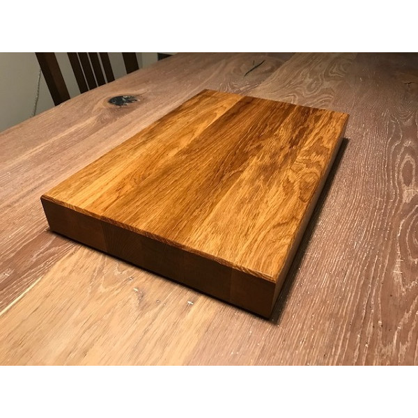"Butchers Dream" Schneidebrett, Hackbrett mit umlaufender Fase, verleimt, Eiche, 45 x 30 x 5,5cm